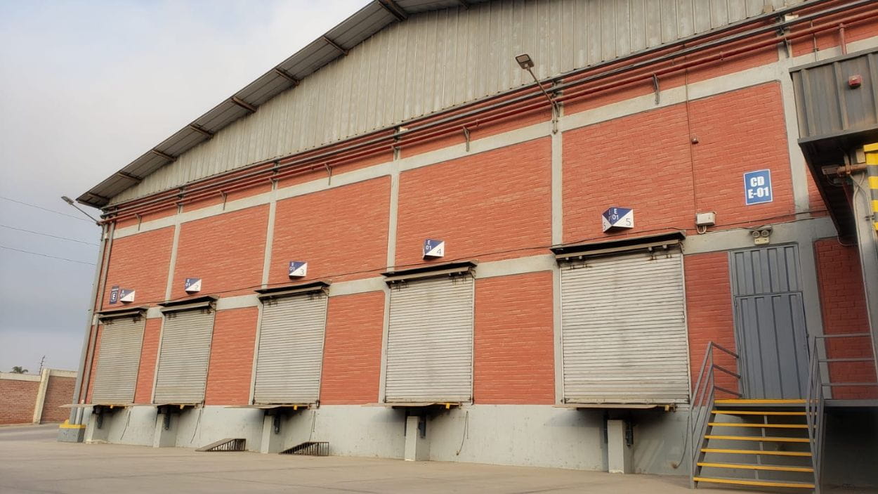 Exterior de almacén DSV Solutions Perú